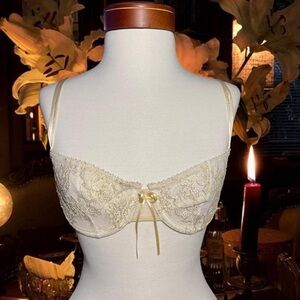 Vintage Luxury‎ Designer I.D. Sarrieri Lace bra super luxe + dreamy details 💕
